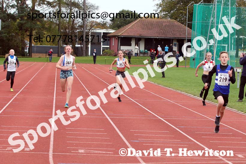 200 metres, NECAA Open Meeting, Morpeth, Sunday, October 18th. David T. Hewitson/Sports for All Pics